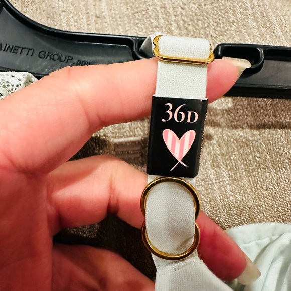 Victoria's Secret Light Green Bra - Picture 5 of 5